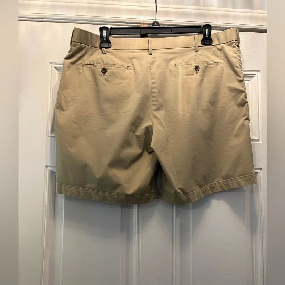 Banana Republic Men's Flat Front‎ Tan Shorts